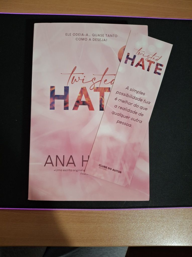 Livro Twisted Hate de Ana Huang