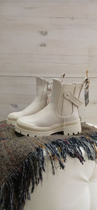Ботінки жіночі молочні
