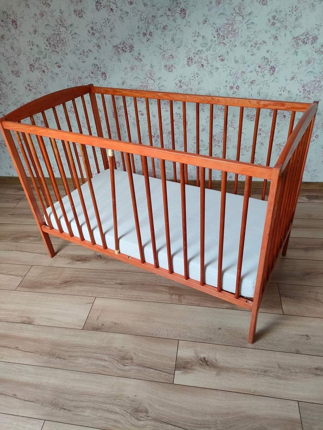 Łóżeczko niemowlęce drewniane