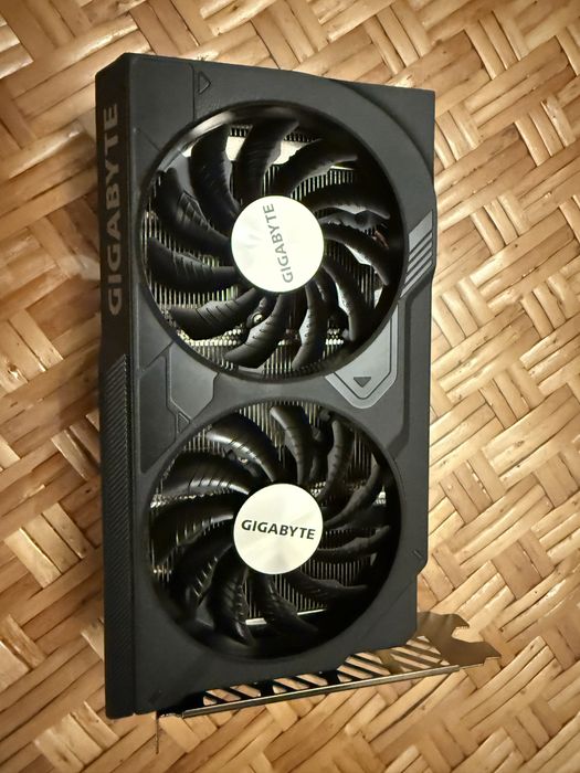 Майже нова відеокарта Nvidea Gigabyte RTX 4060 8gb OC