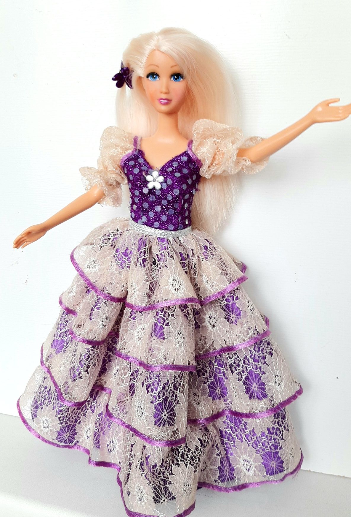 Кукла Барби в платье