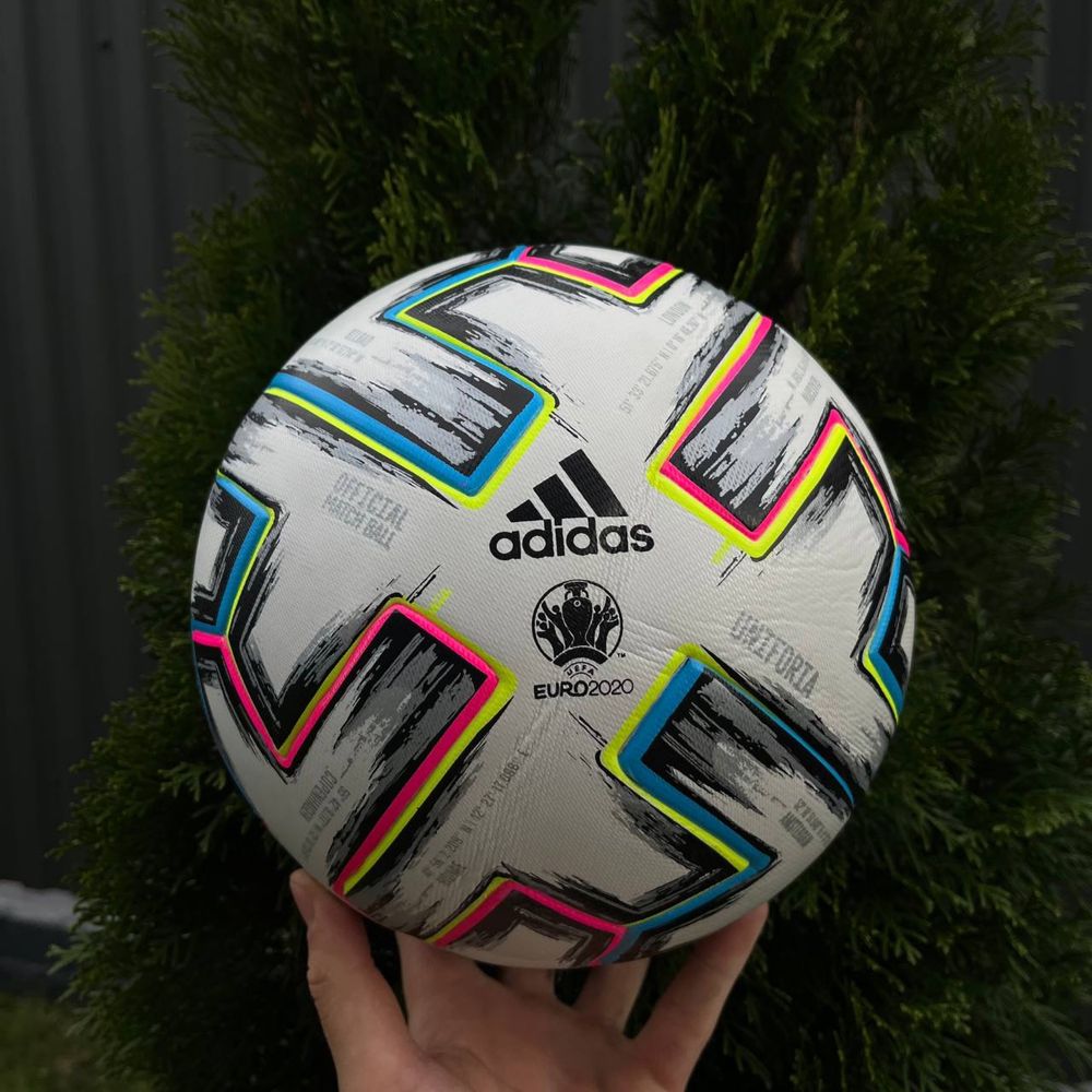 Футбольний м'яч Adidas Uniforia