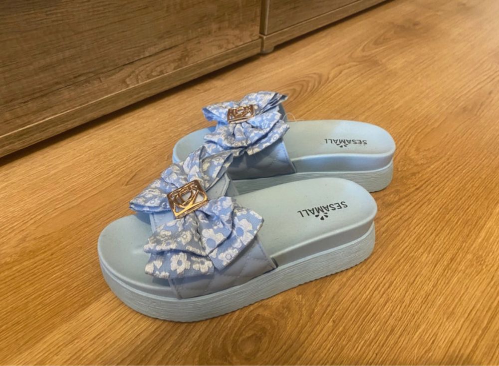 Chinelas de verão azuis