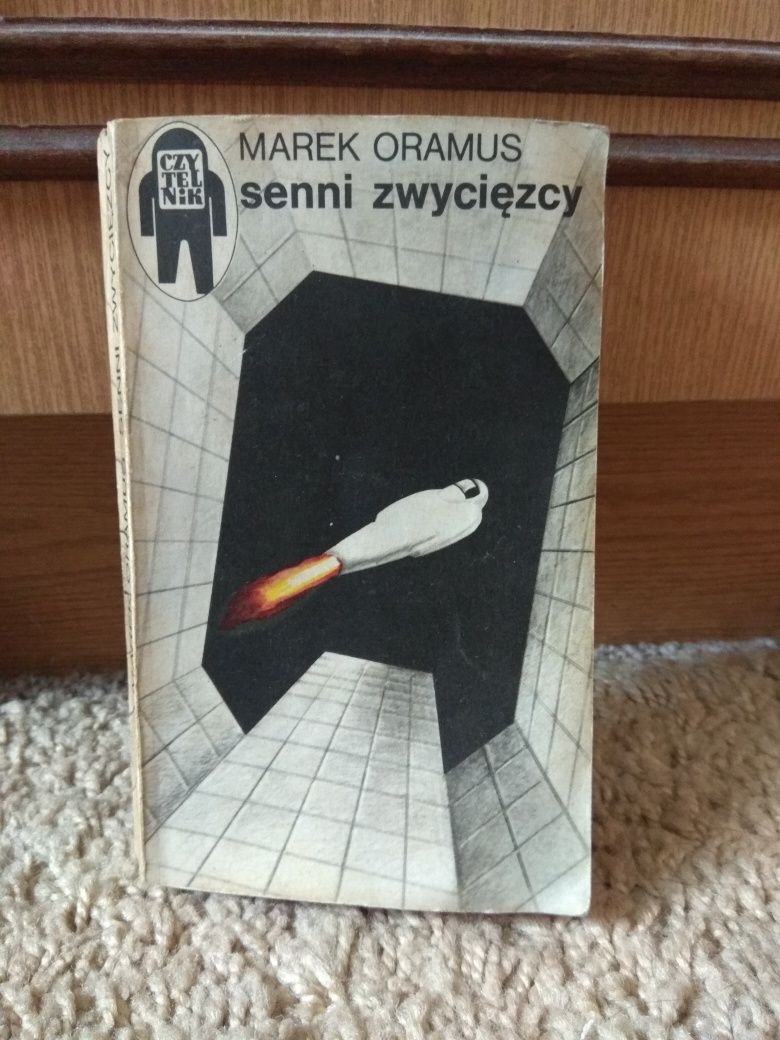 Senni Zwycięzcy, Marek Oramus, science-fiction
