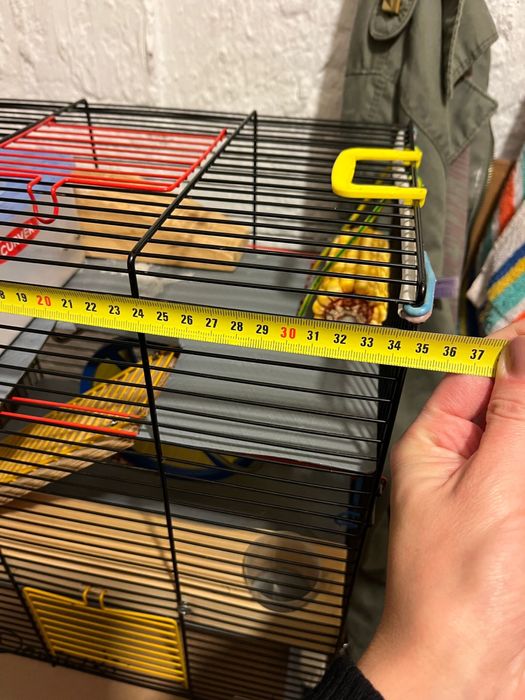 Rozbudowana i dobrze wyposazona klatka dla gryzoni