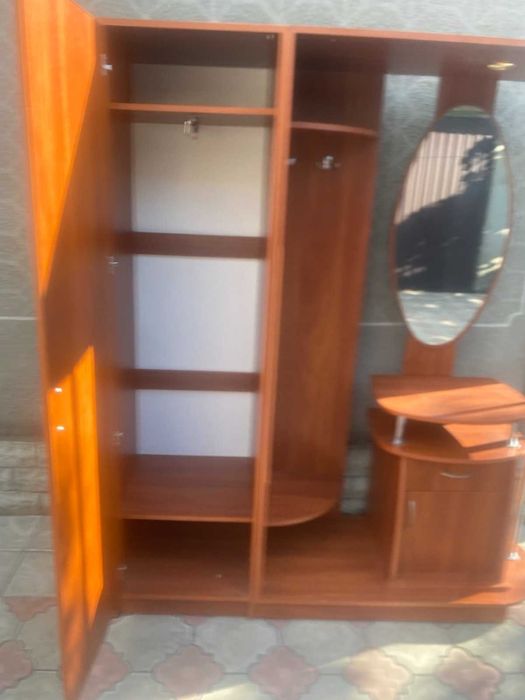 Прихожая б/у в хорошем состоянии