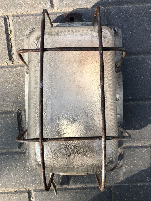 Lampa kanałowa Polam Wilkasy PRL żeliwna