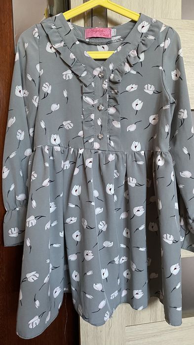 Сукня на дівчинку 122 см