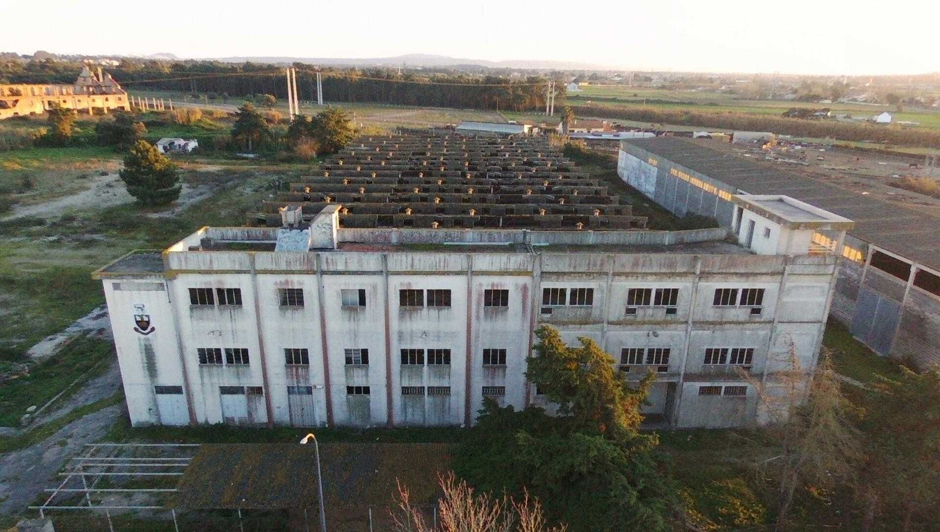 Imóvel 30.648 m2 | 3 Edifícios/Armazéns