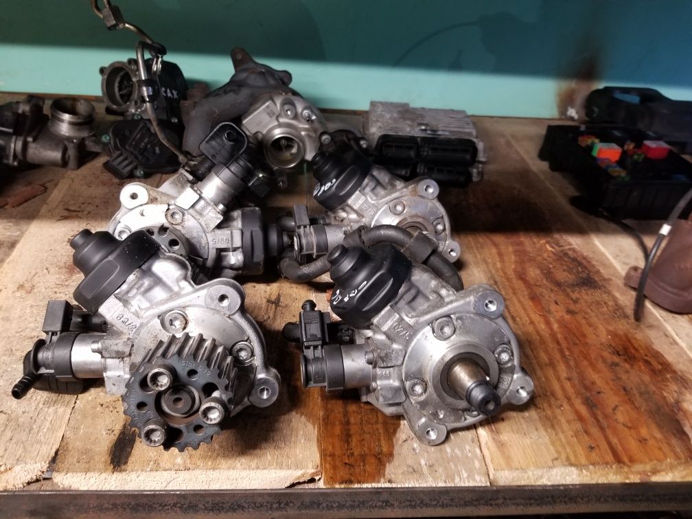 ТНВД насос високого тиску 2.0 CBA CBAB 03L 130 755 B6 B7 CC A5 Caddy