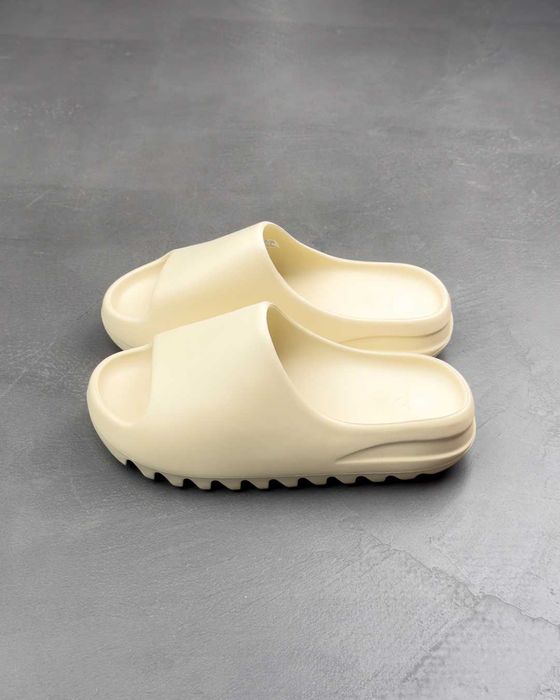 Шльопанці Yeezy Slide Bone