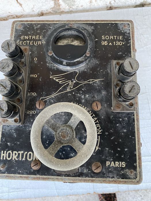 Transformador eléctrico antigo