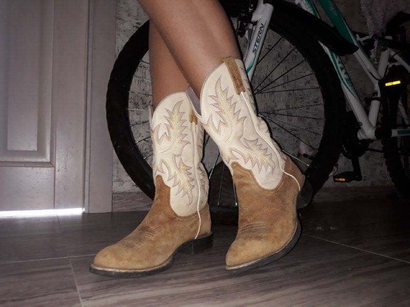 Шкіряні вінтажні ковбойські чоботи