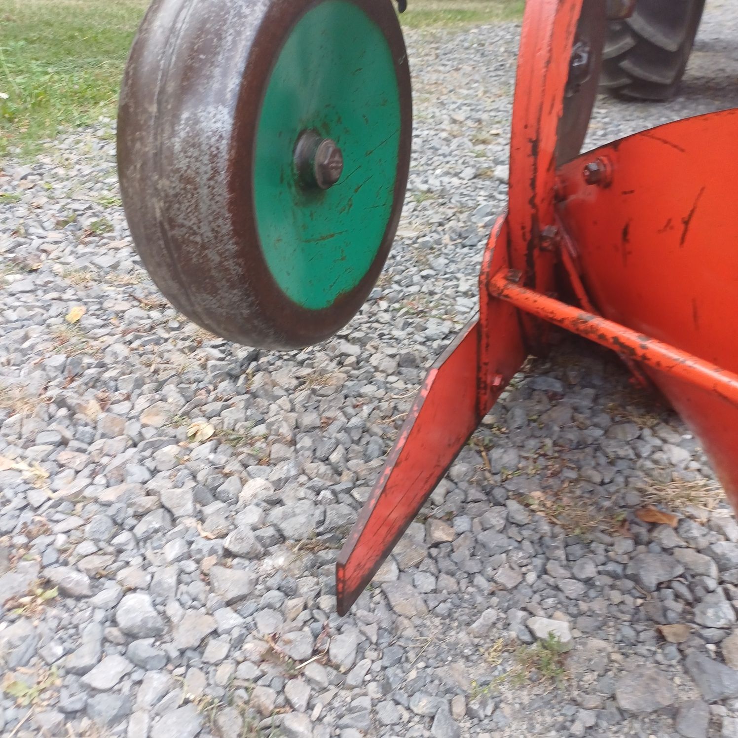 Pług pługi kverneland lemken kuhn pottinger  rabe unia sprężyna resor