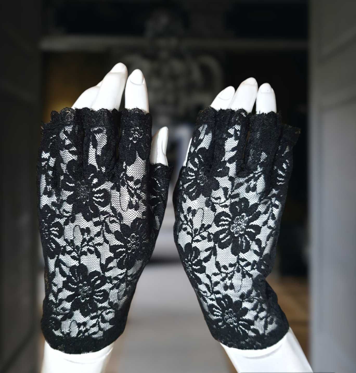 Krótkie rękawiczki koronkowe w kwiaty na pół palców czarne elastyczne
