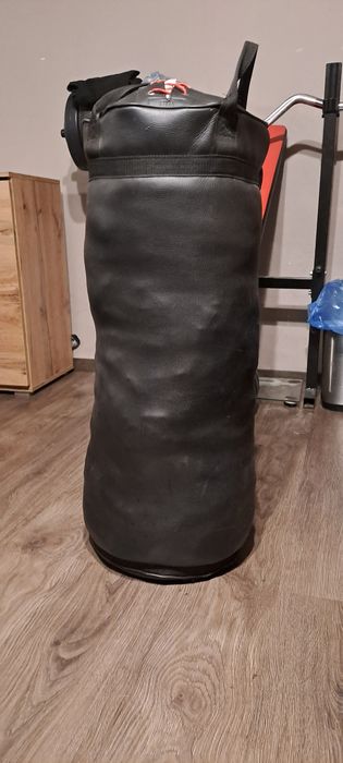 Sprzedam worek bokserski skórzany w dobrym stanie