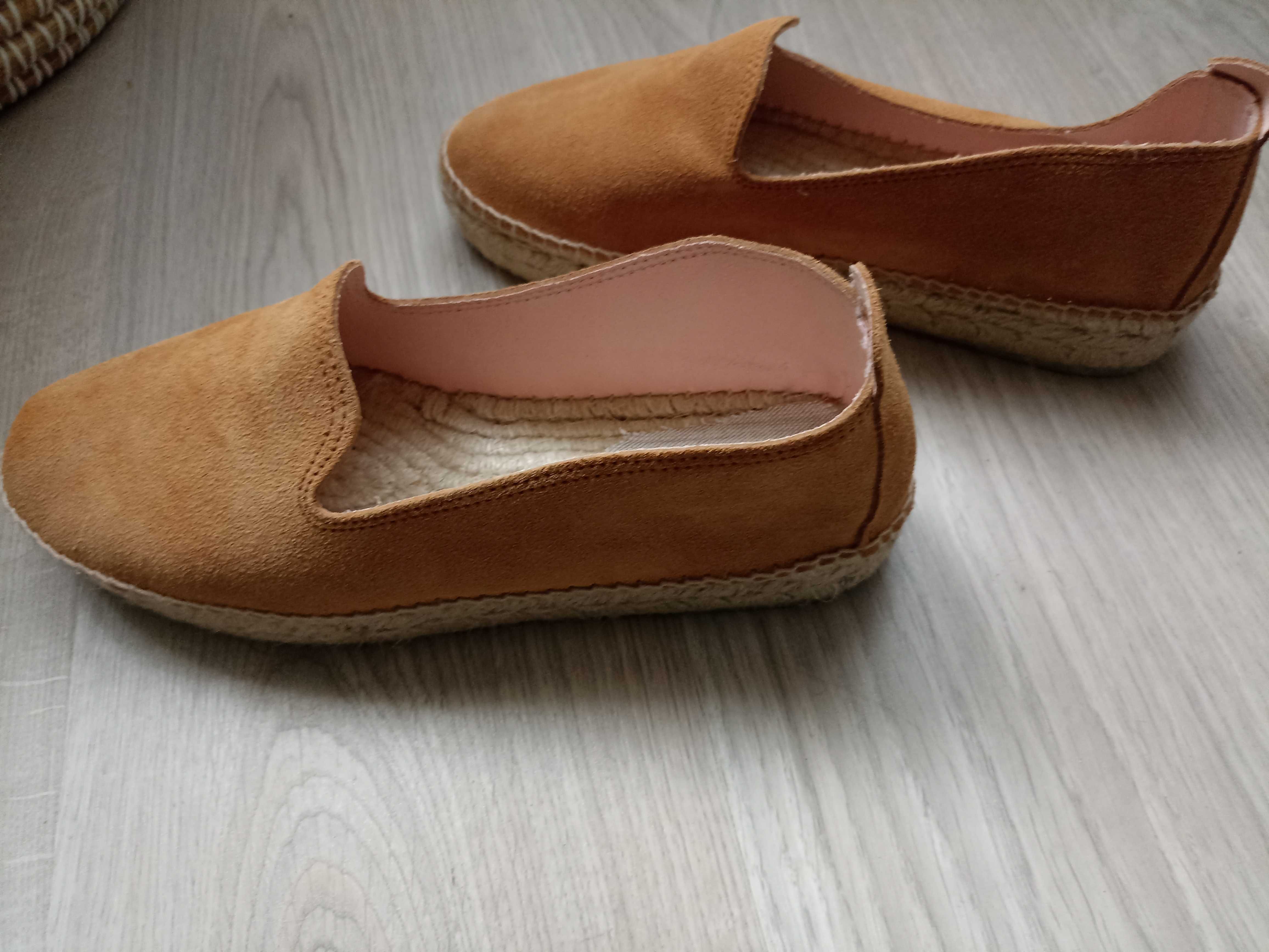 Manebi zamszowe buty na płaskim obcasie Flats