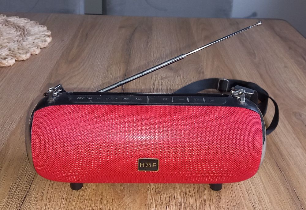 Głośnik przenośny z BT i radiem FM