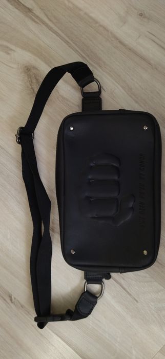 Продам новую мужскую барсетку  blanknote