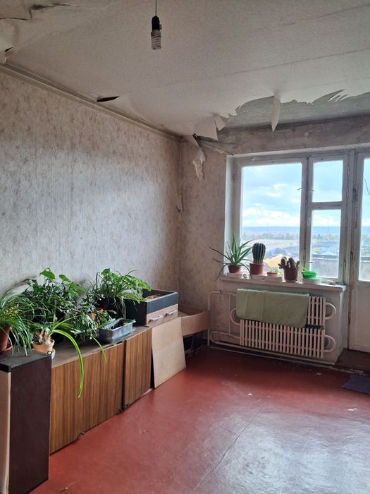 Продам 2 кім на Жадова