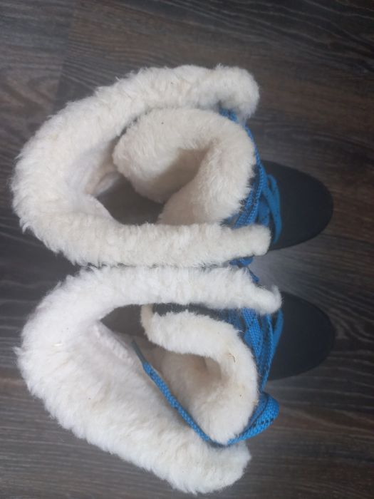 Продаю зимние кроссовки, сапоги, на овчине