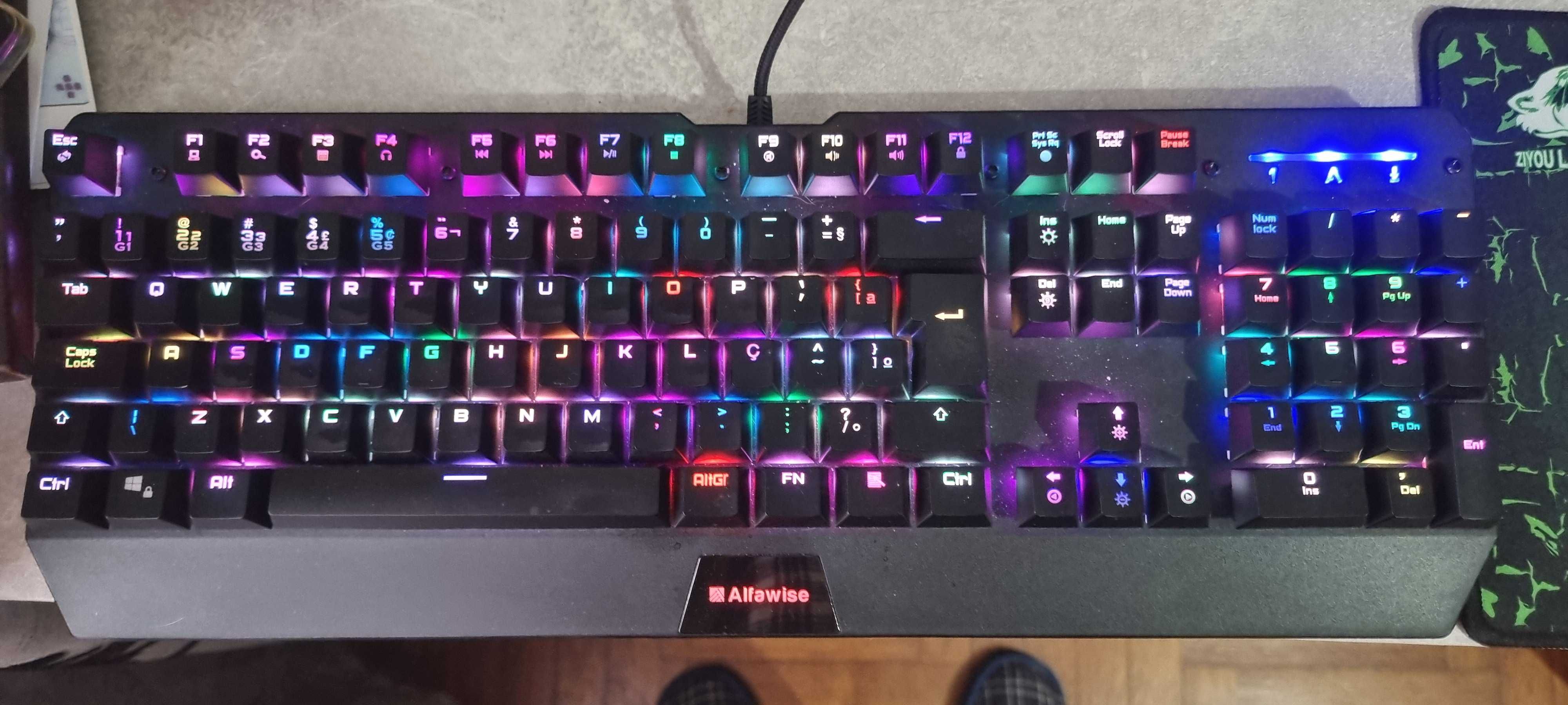 Teclado mecanico Gaming RGB