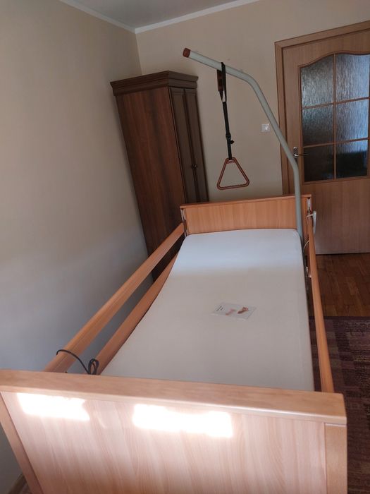 Łóżko rehabilitacyjne elektryczne z materacem