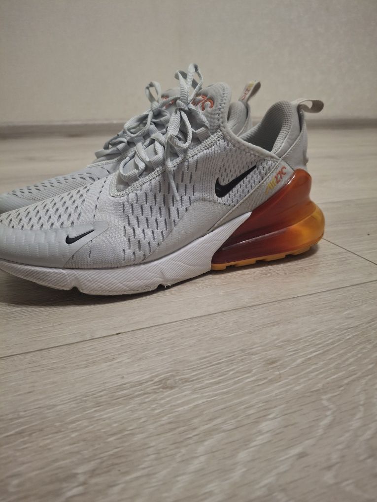 Кросівки Nike Air Max 270