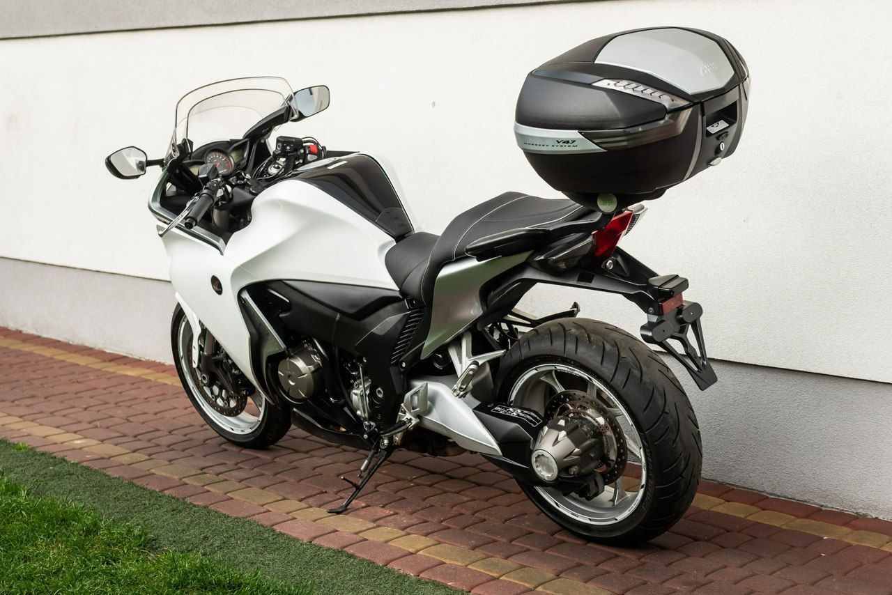 Honda VFR 1200 F 2010 KUFER ABS Raty Transport KSIĄŻKA Serwisowa