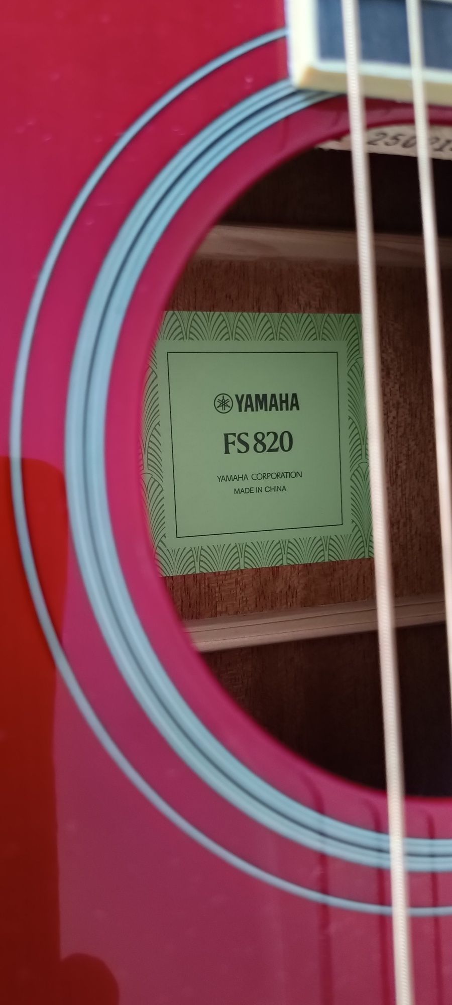 Гитара YAMAHA FS 820