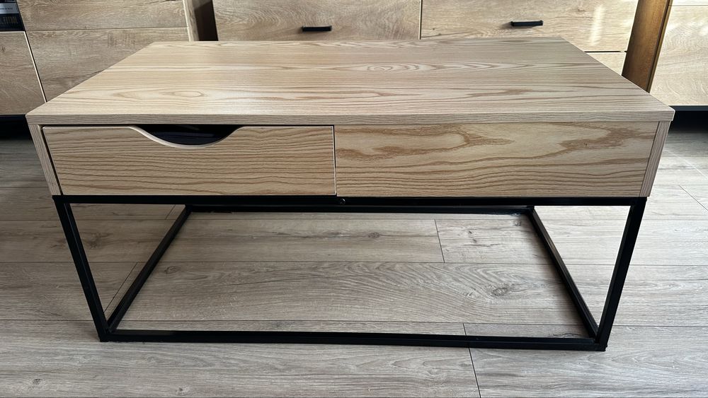 Stolik kawowy z szufladami