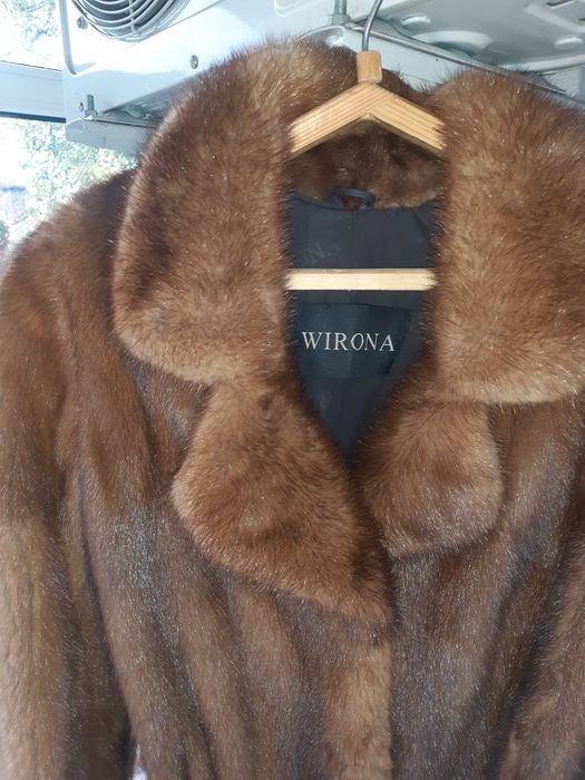 Продам норкову шубу.