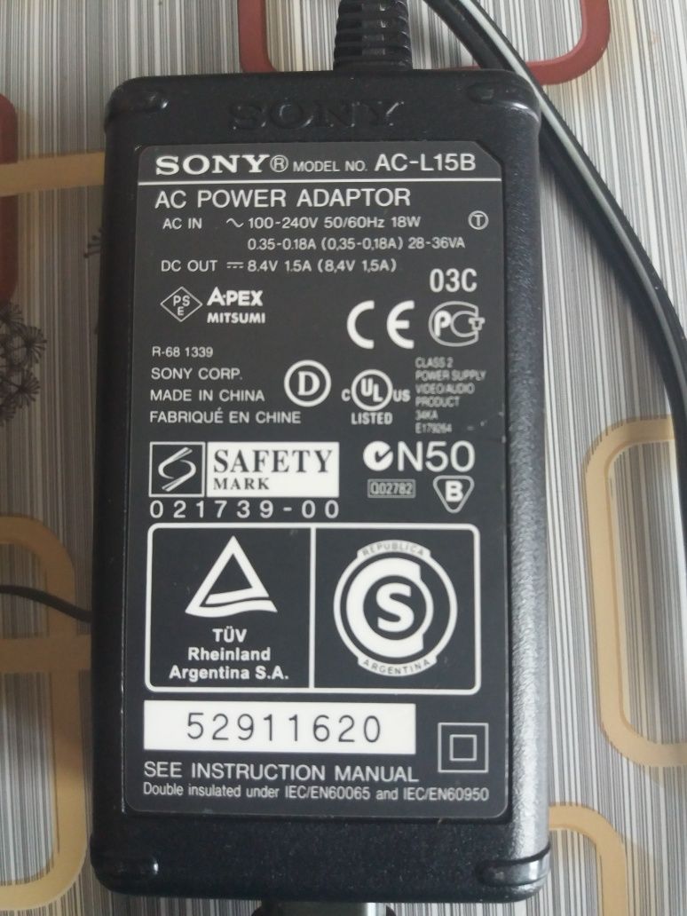 Продаю відео- фотокамеру Sony