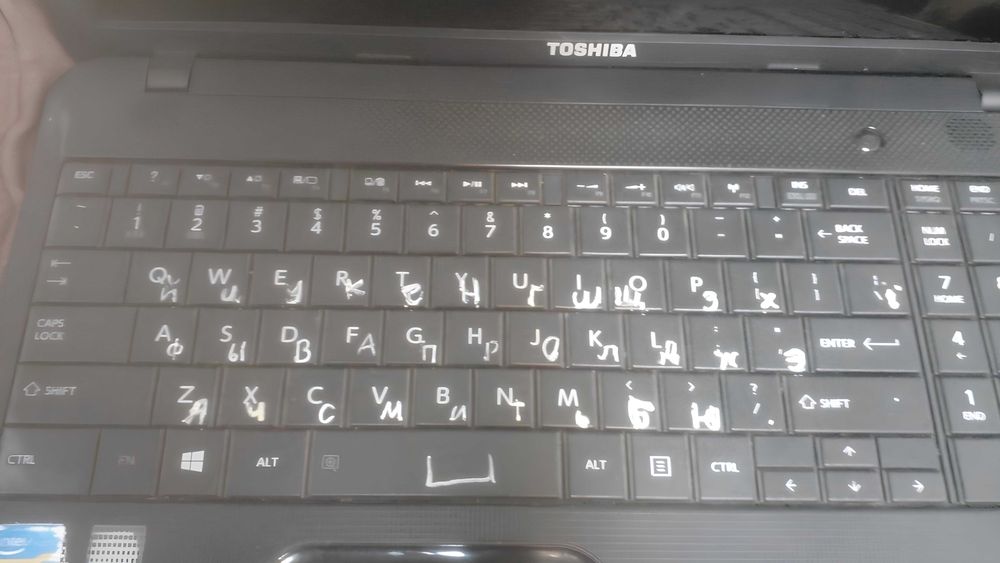 Ноутбук Toshiba Satellite C850, i3-3110M, RAM-8Gb,SSD-128Gb,HDD-500Gb