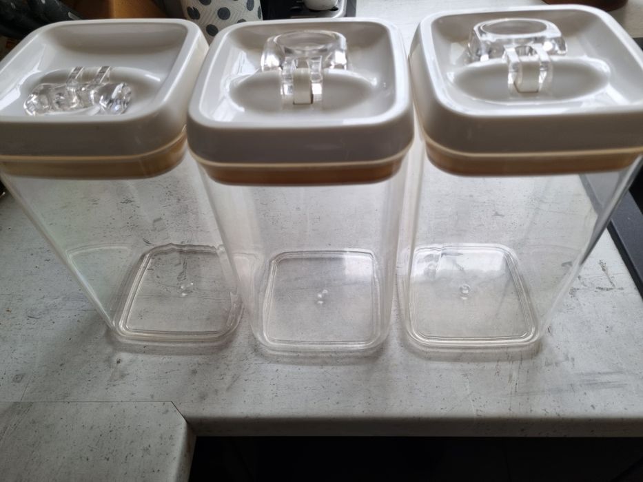 Pojemniki hermetyczne 2,5 l.