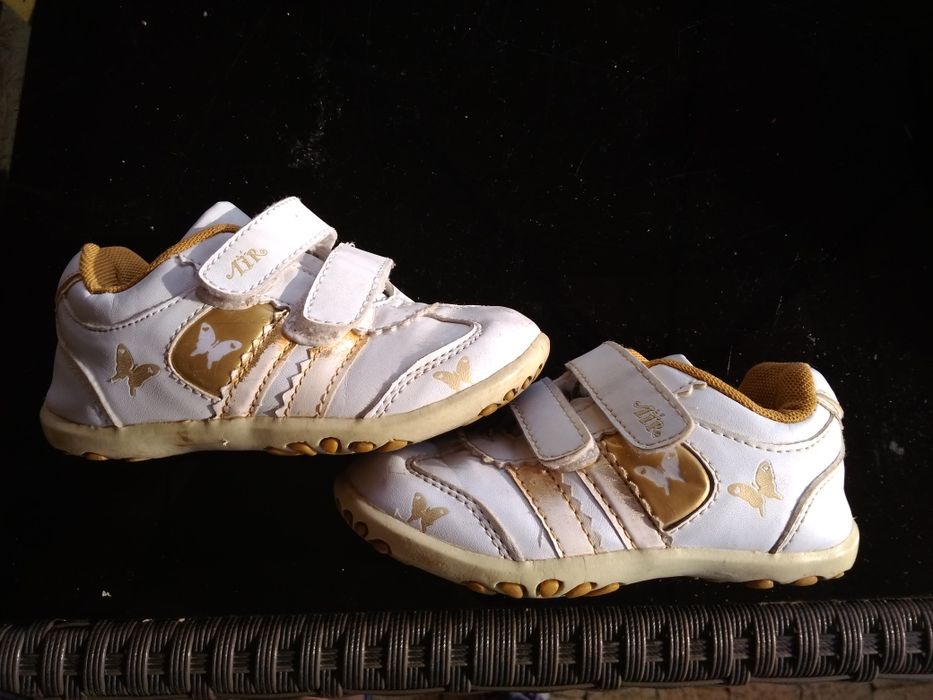 Sandałki Clarks 2 pary i adidasy Air r. 26