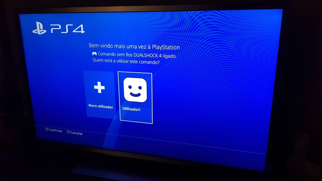 Playstation 4 500 GB + 2 comandos oficiais Sony