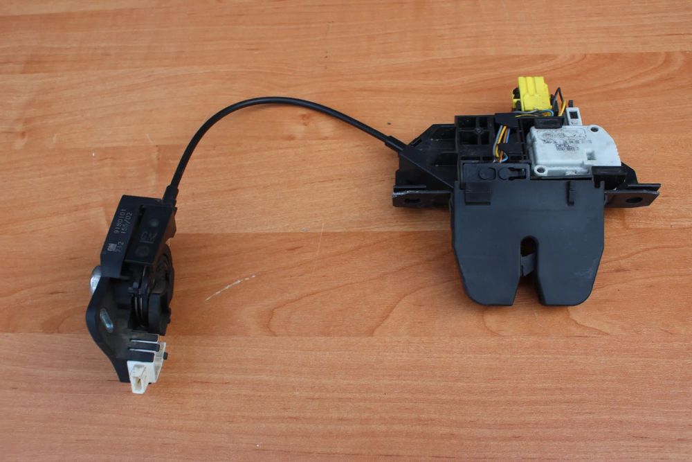 ZAMEK KLAPY BAGAŻNIKA MECHANIZM OPEL VECTRA C SEDAN 09180104, 99906665, 9180101