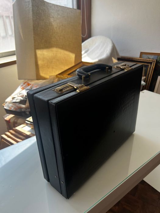 Mala de negócios com código