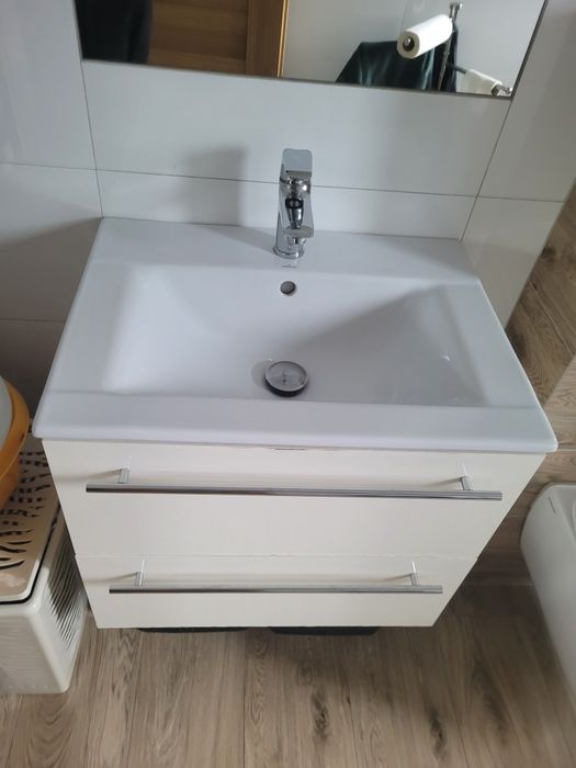 Sprzedam umywalkę z baterią