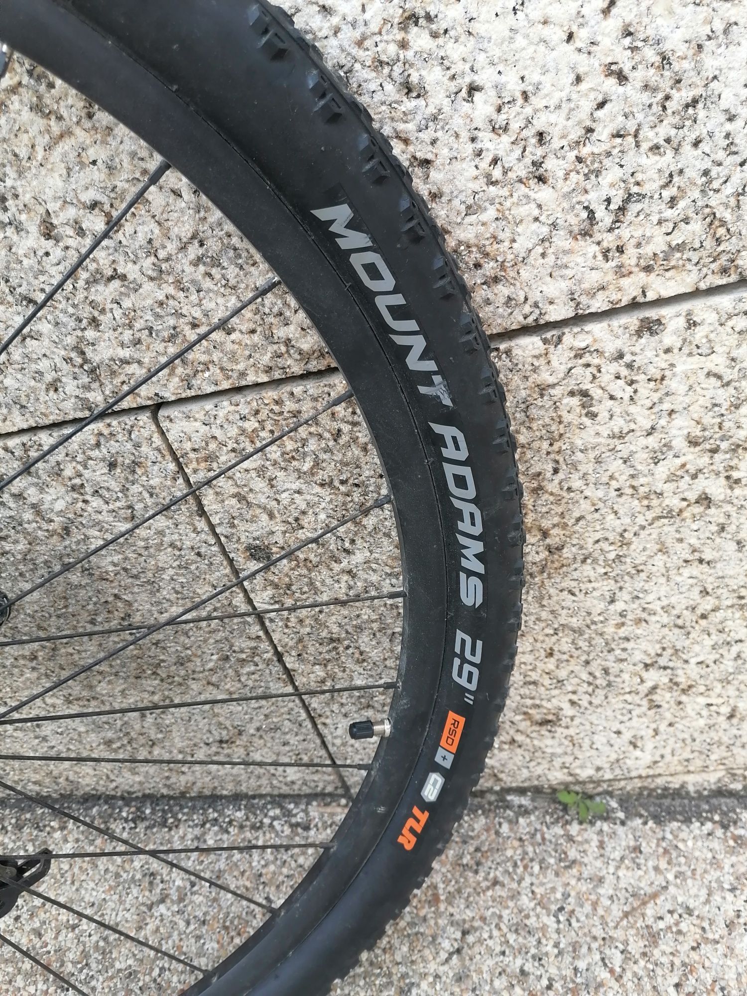 Bicicleta btt Berg trailrock rodas 29 travões disco