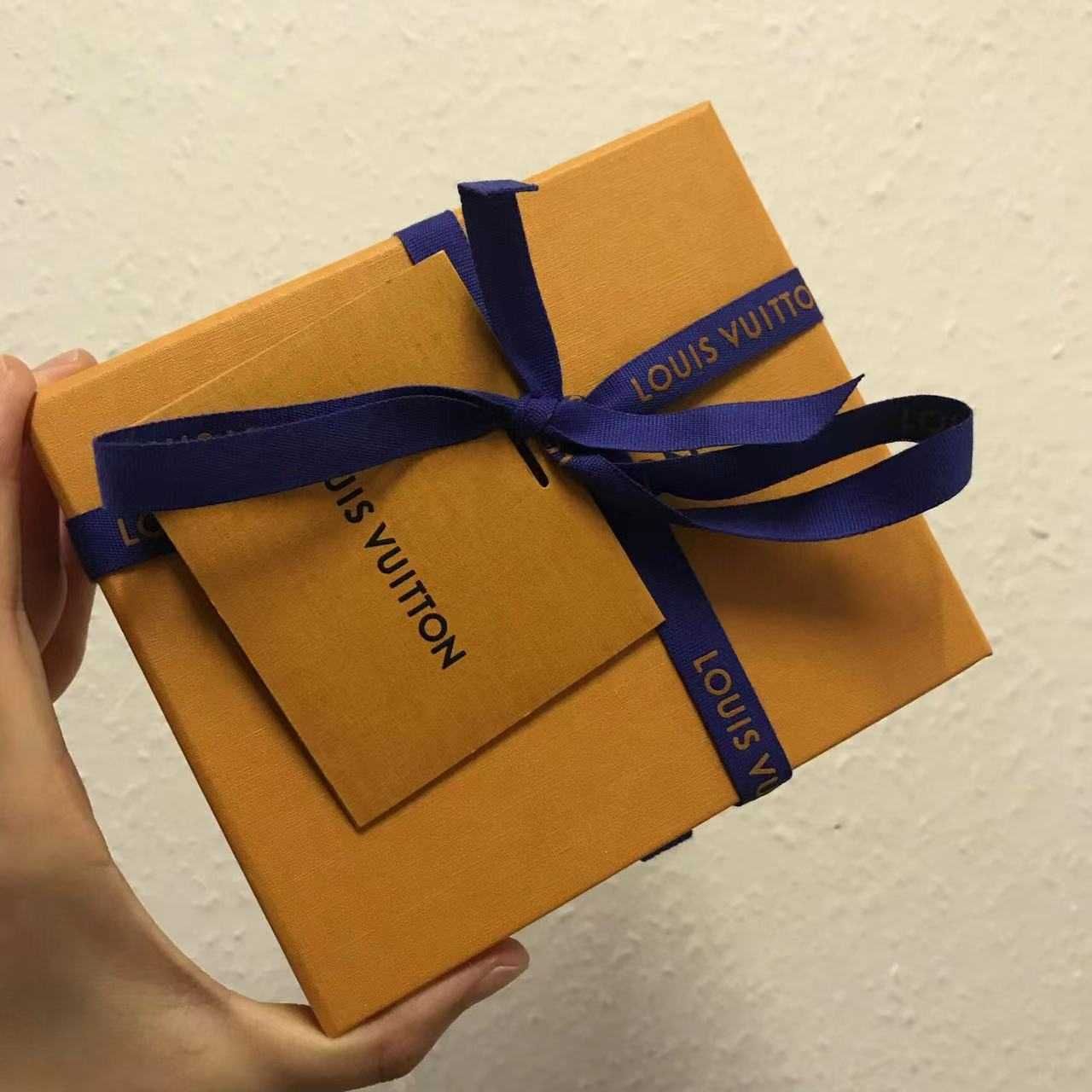 Portmonetka Louis Vuitton w kolorze czarnym, wzorzysta
