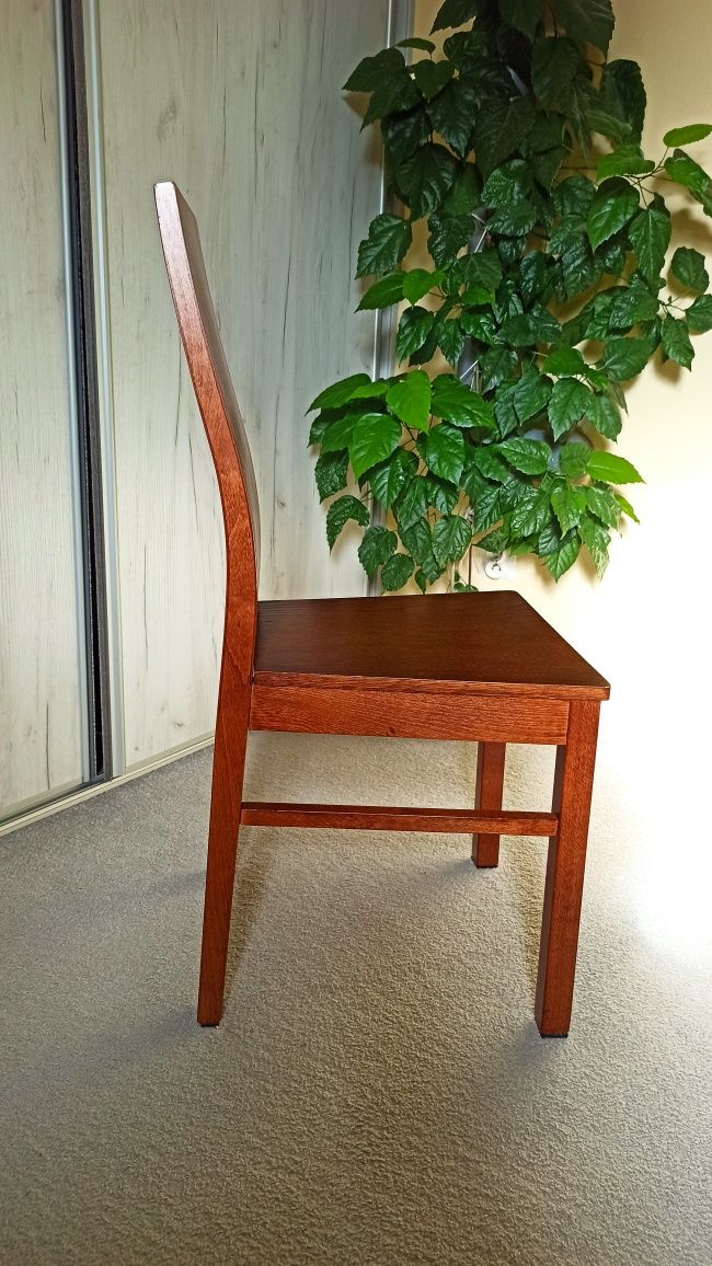 Krzesła drewniane (4 szt.)