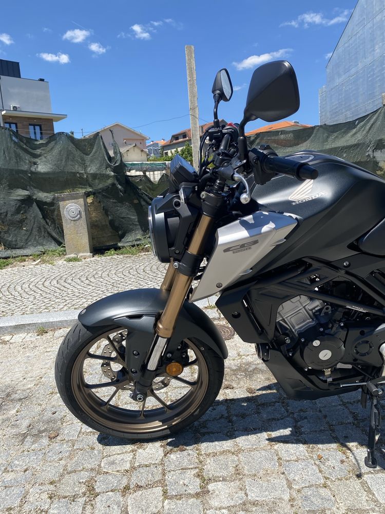 Honda CB125R + Extras
