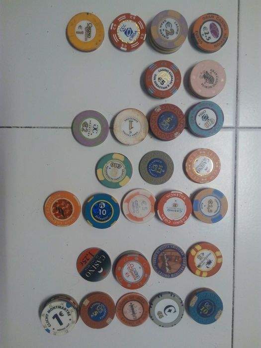 Coleção de 71 fichas de 27 casinos.