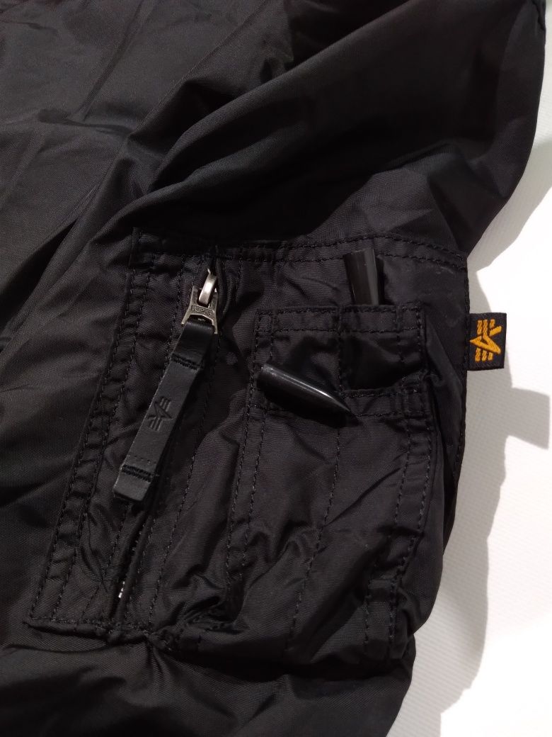 Бомбер від Alpha industries (Розмір S)