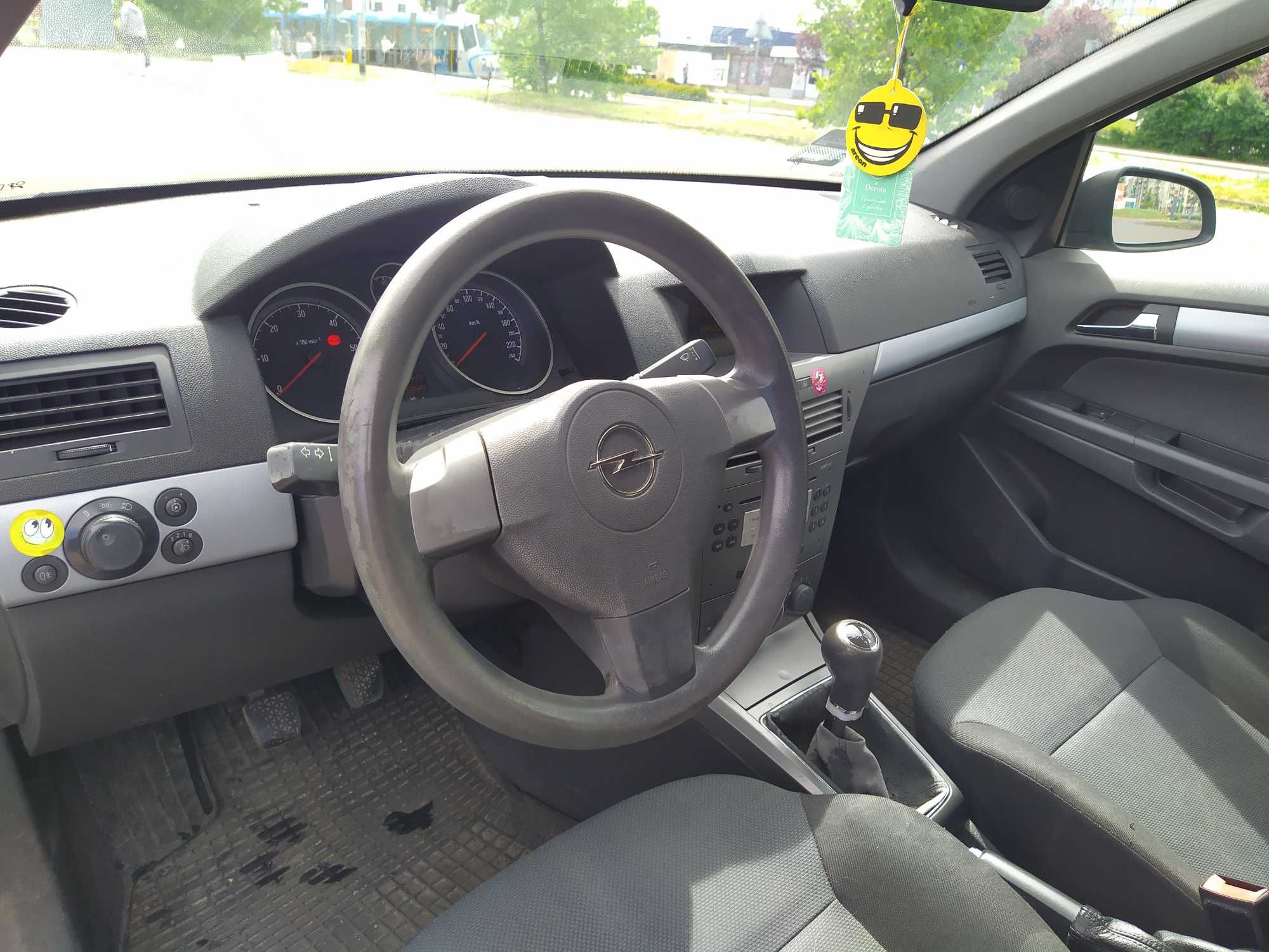 Opel astra H 2004 rok