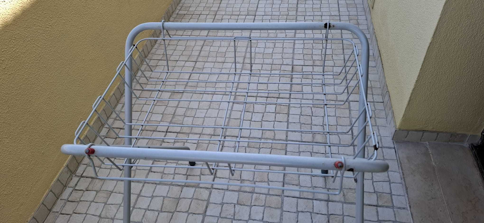 Banheira com pernas / suporte para bebes