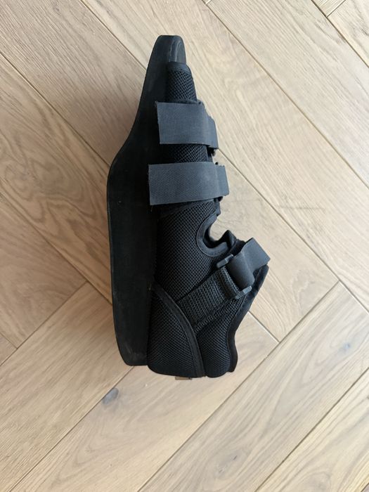 But haluksowy pooperacyjny odciążający przodostopie r. 40-42