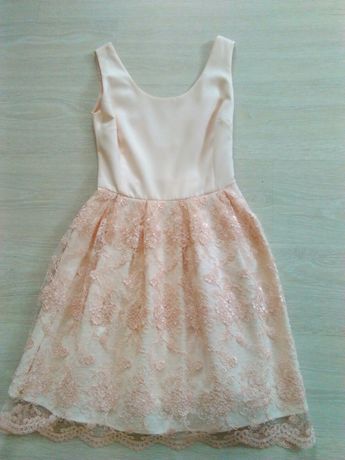 Sukienka pudrowy róż koronkowa spódnica